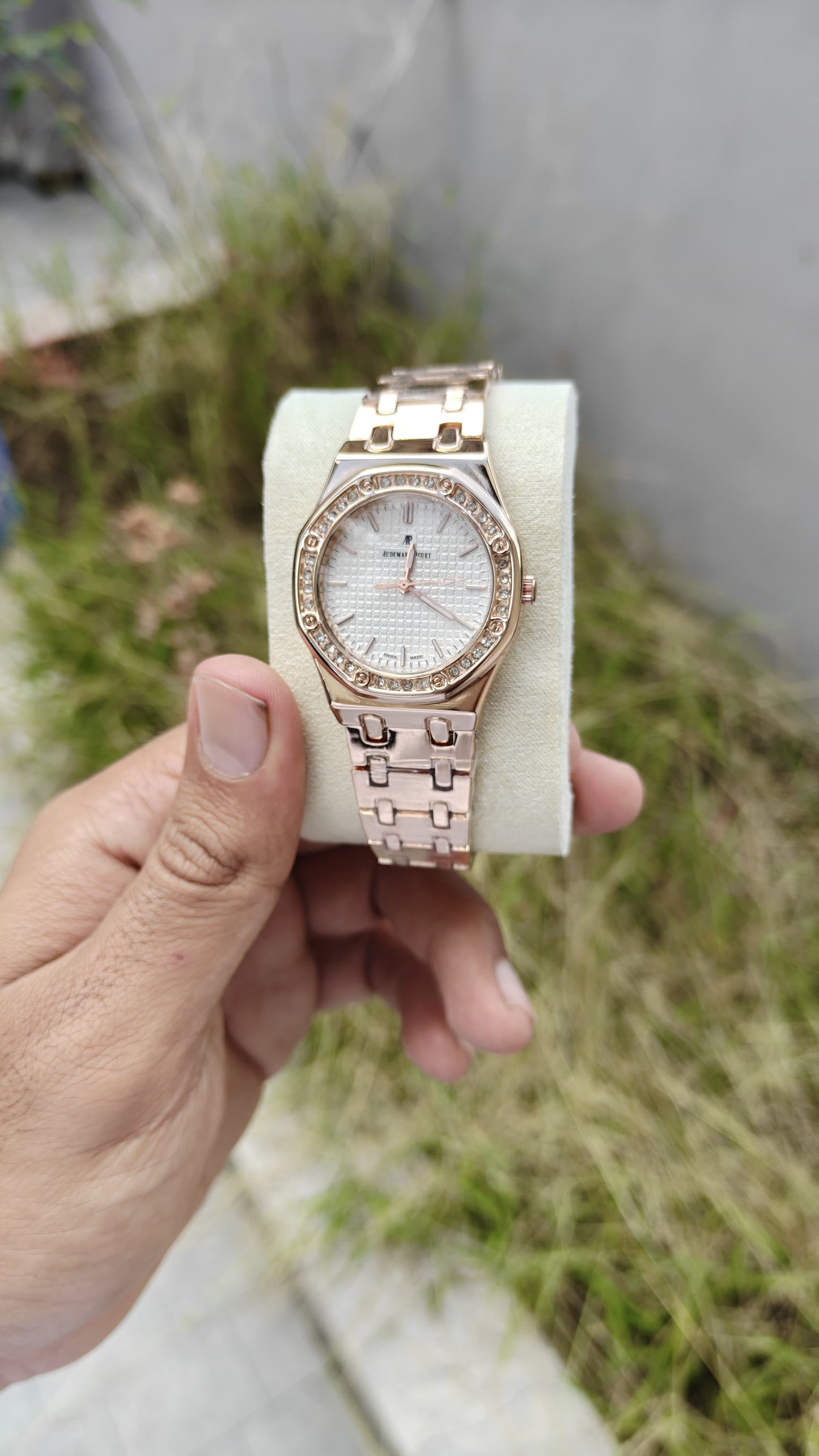 AP-Limited Edition Gold White