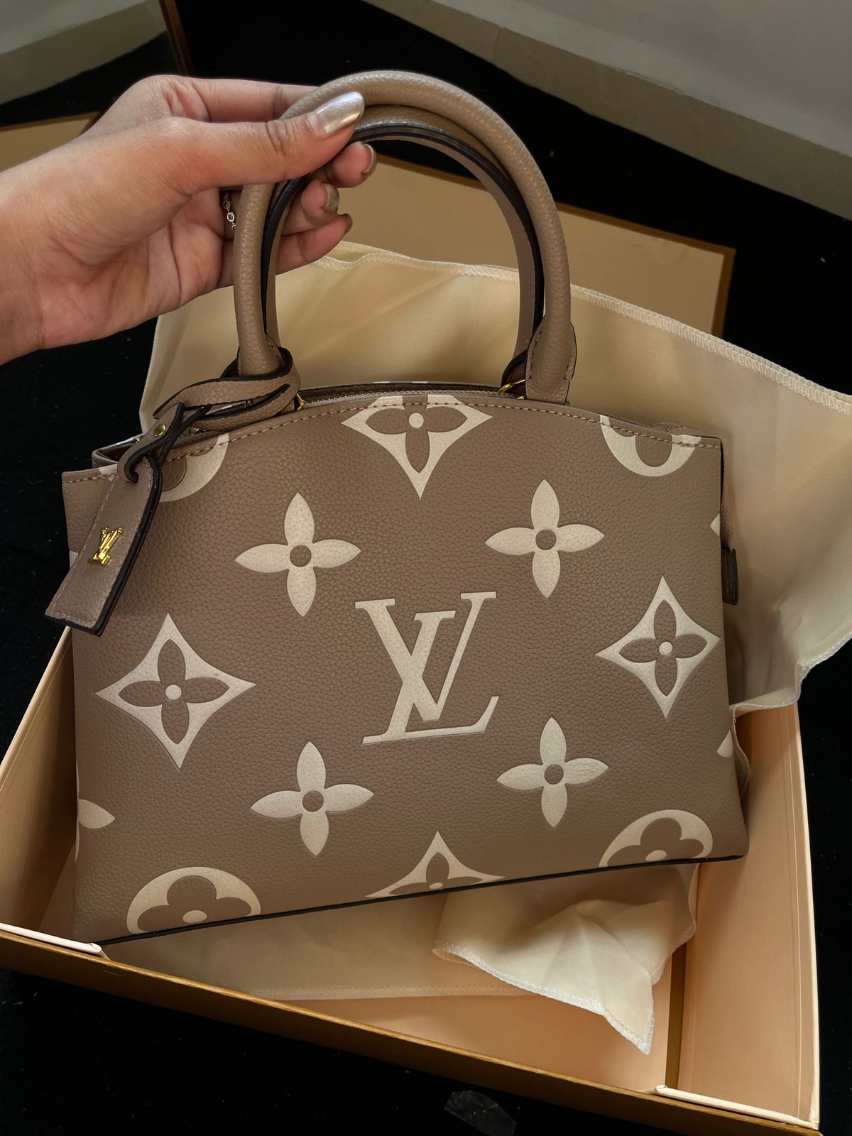 LV Tote