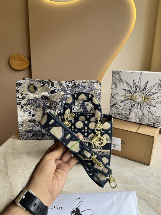 Christan_dior_embroidary_ladydior_bag_with_og_doublebox_carrybag(132)