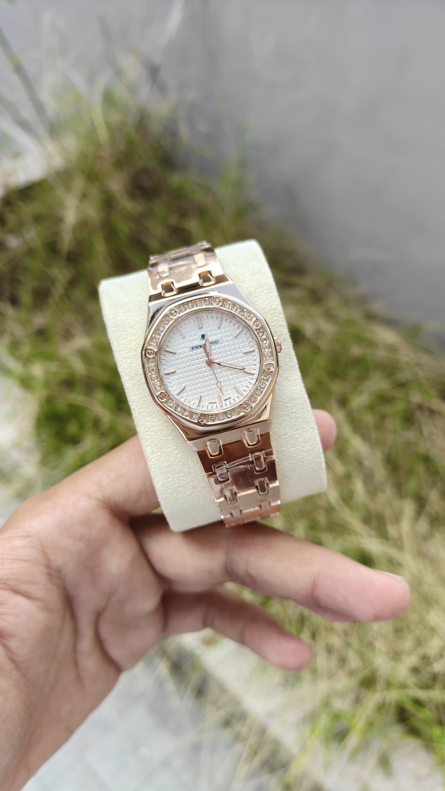 AP-Limited Edition Gold White