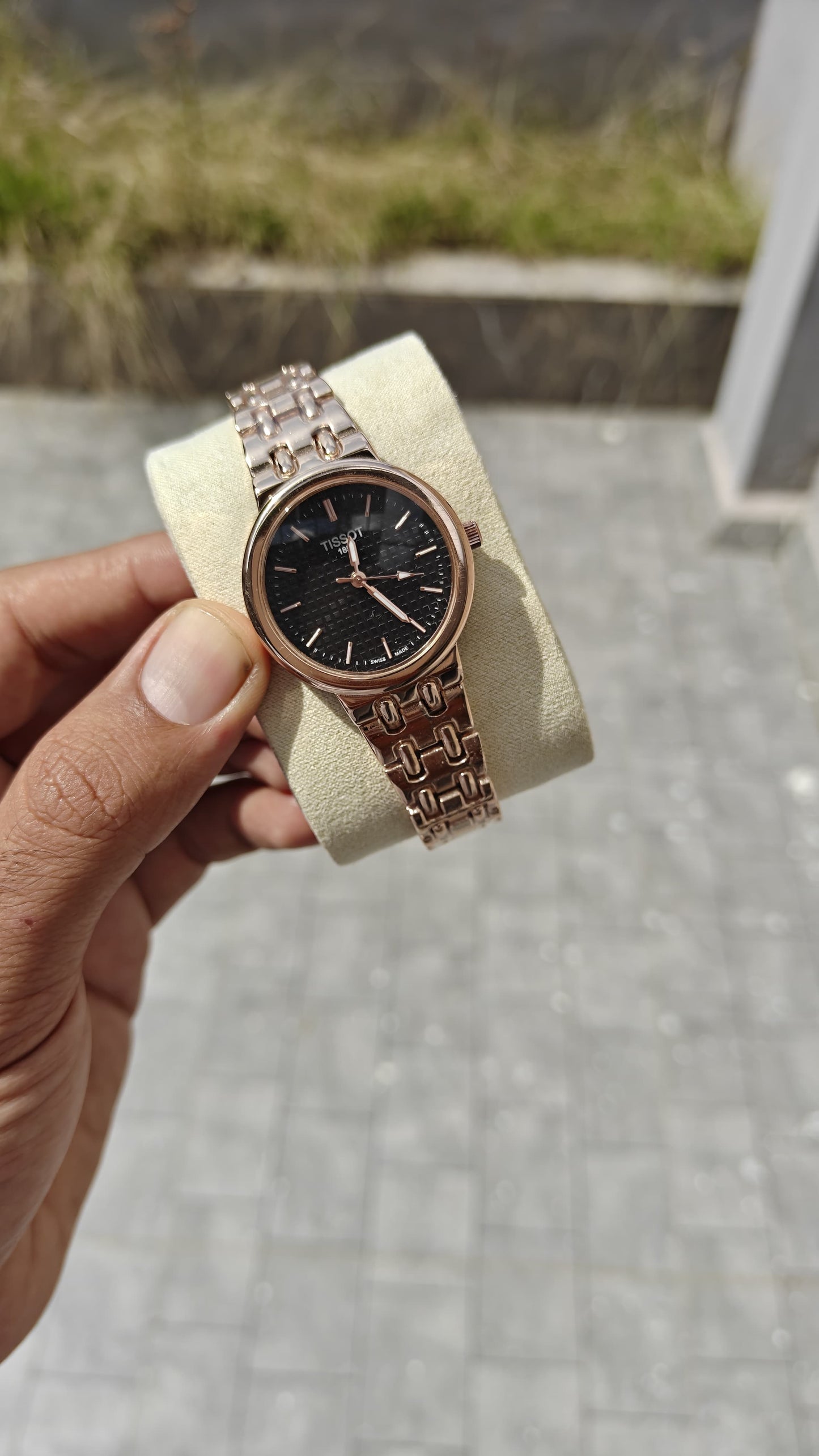 Classis_Tiss-ot_Black-Gold