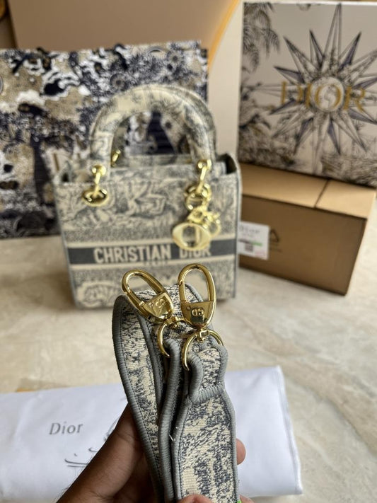 Christan_dior_embroidary_ladydior_bag_with_og_doublebox_carrybag(131)