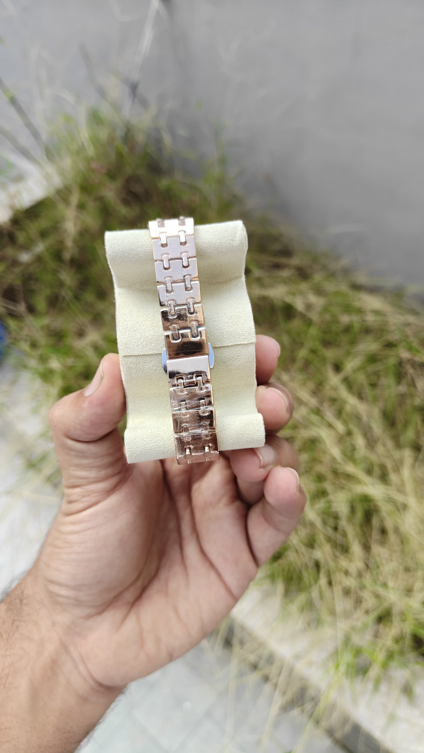 AP-Limited Edition Gold White