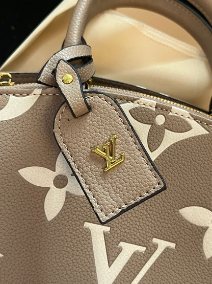 LV Tote